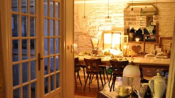Breakfast, dinner, brunch served; French cuisine