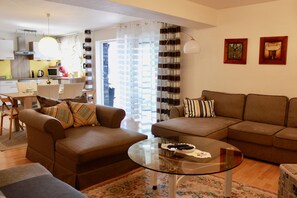 Comfort Apartment | Living area | Plasma TV - Apartmán Amália (Banska Bystrica)