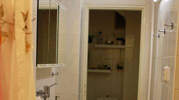 Comfort Apartment | Bathroom | Shower, free toiletries, hair dryer, slippers