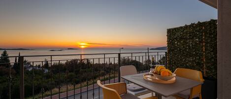 Gallery Apartment, 2 Bedrooms, Sea View (Superior_Zuti) | Balcony