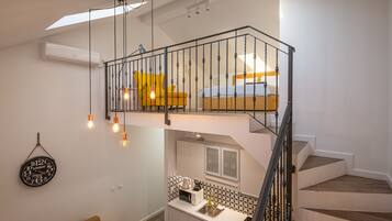 Gallery Apartment, 2 Bedrooms, Sea View (Superior_Zuti) | Staircase