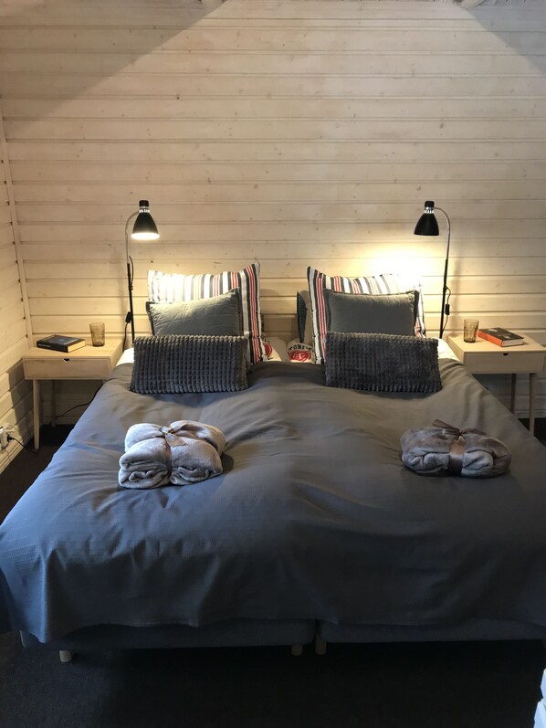 Iron/ironing board, cribs/infant beds, rollaway beds, free WiFi - Lillstugan (Karlstad)