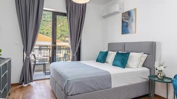 Studio Luxe, 1 grand lit, vue piscine (A1)