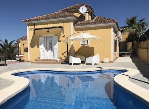 Villa Estrella avec piscine privée et jacuzzi