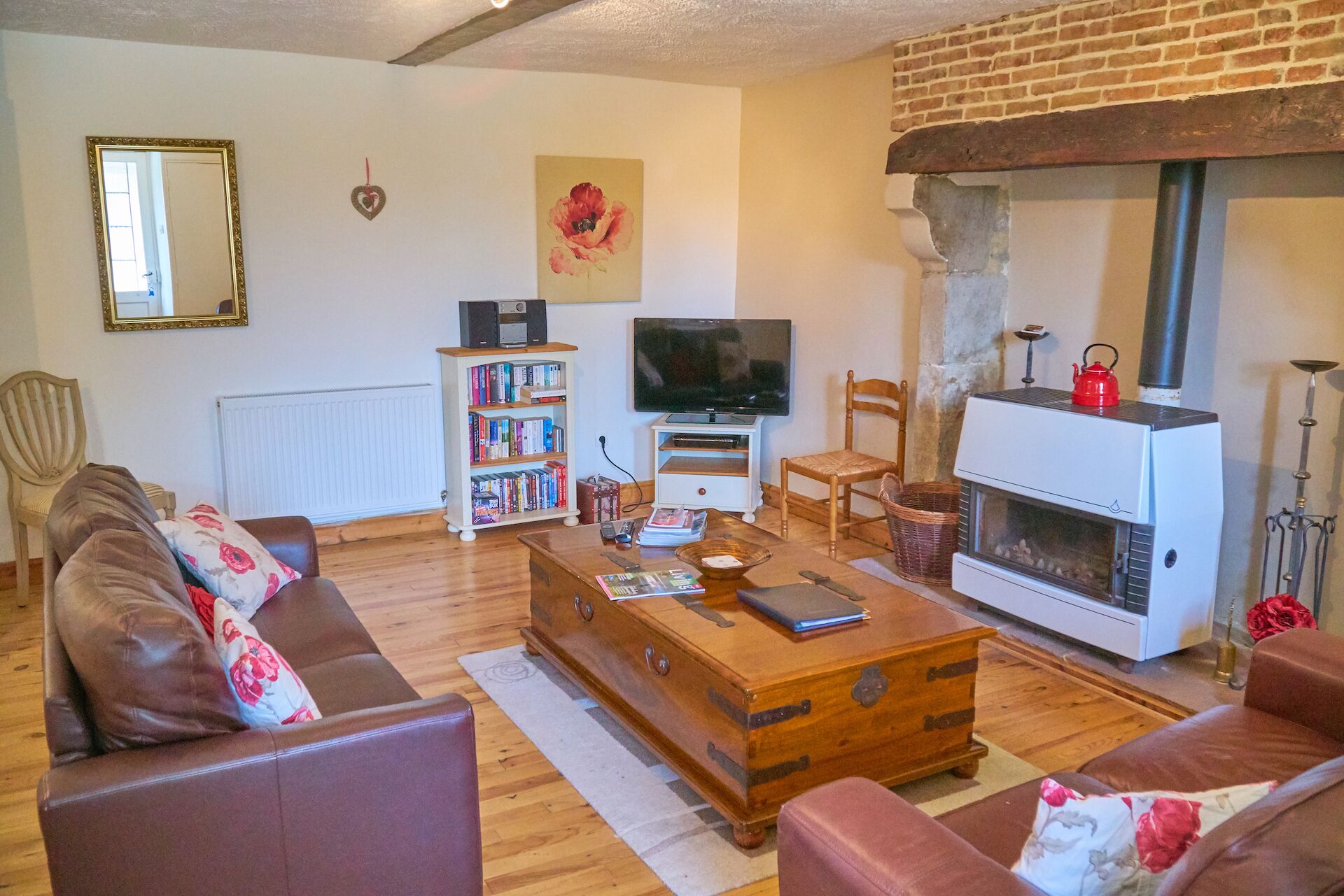 Chez Lucy Gite with private pool in a tranquil setting. Free fibre <br>Sleeps 4/6 