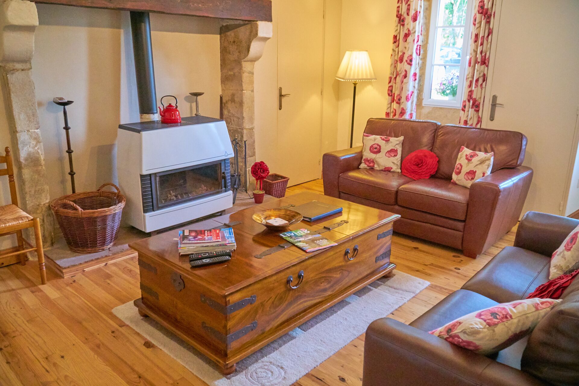 Chez Lucy Gite with private pool in a tranquil setting. Free fibre <br>Sleeps 4/6 
