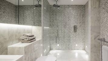 Separate tub and shower, deep soaking tub, rainfall showerhead