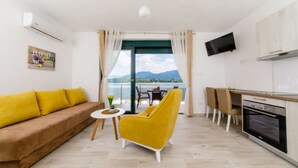 Basic Apartment, Sea View | Living area - Apartments Mia Krasici (Tivat)