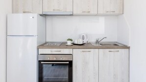 Comfort Apartment, Sea View | Private kitchenette - Apartments Mia Krasici (Tivat)