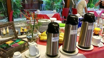 Free daily buffet breakfast