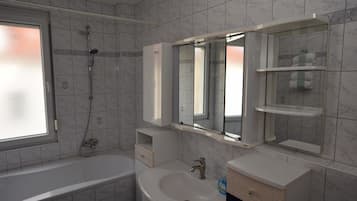 Apartament, 4 dormitoris (111) | Bany | Banyera