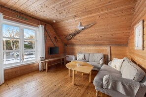 アパートメント 2 ベッドルーム (Rorbu 2) | リビングルーム | 薄型テレビ、床暖房