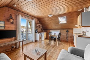 アパートメント 2 ベッドルーム (Rorbu 1) | 専用キッチン | 冷蔵庫、電子レンジ、オーブン、コンロ