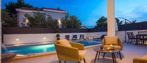 Piscina all'aperto, una piscina riscaldata