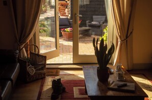 Smart TV, fireplace - The Old Barn Self Catering Cottage (Heacham)