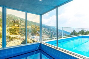 Indoor pool, outdoor pool, pool umbrellas, sun loungers - Villa Bal 2 (Kas)