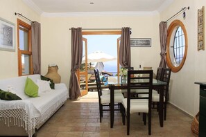 Villa, Meerblick | Wohnzimmer | LCD-Fernseher