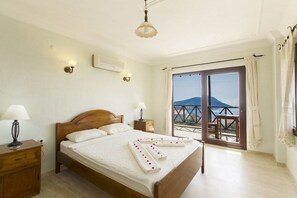 Vila, 6 quartos, vista para o mar | 6 quartos, escrivaninha, roupa de cama