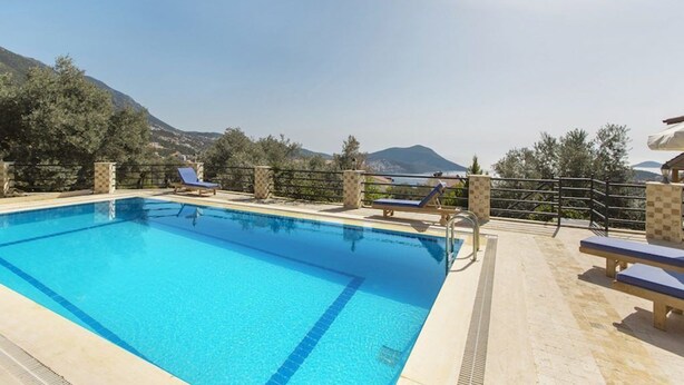 Outdoor pool, pool umbrellas, pool loungers - Villa Vintage (Kas)