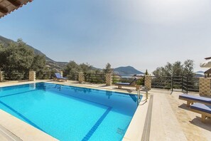 Udendørs pool