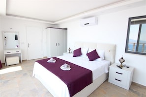Villa, 3 habitaciones, vistas al mar | 3 dormitorios, escritorio, wifi gratis y ropa de cama