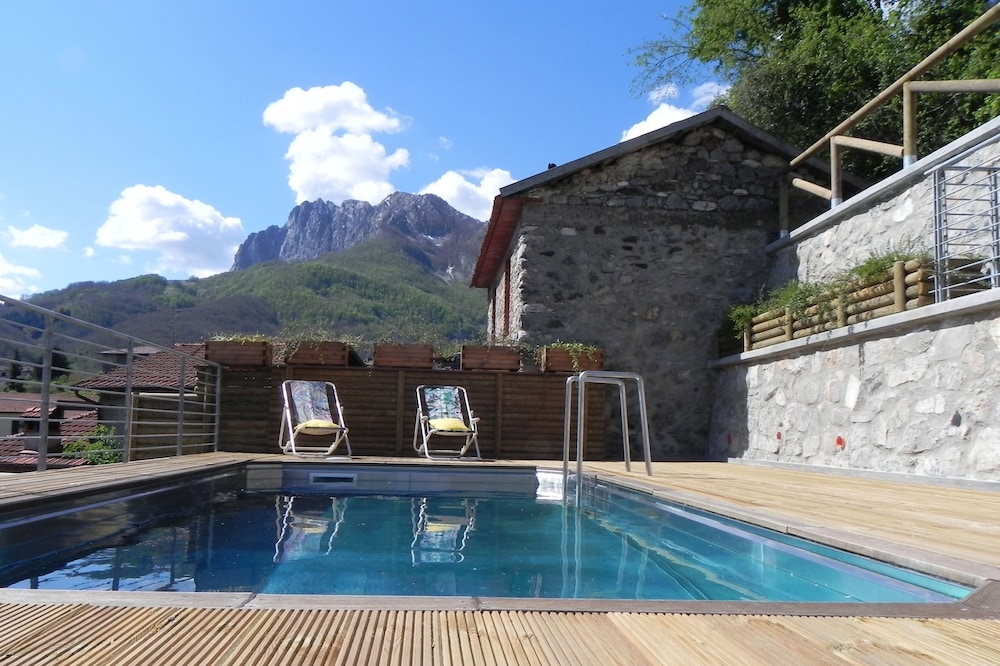 Holiday home with pool in Garfagnana