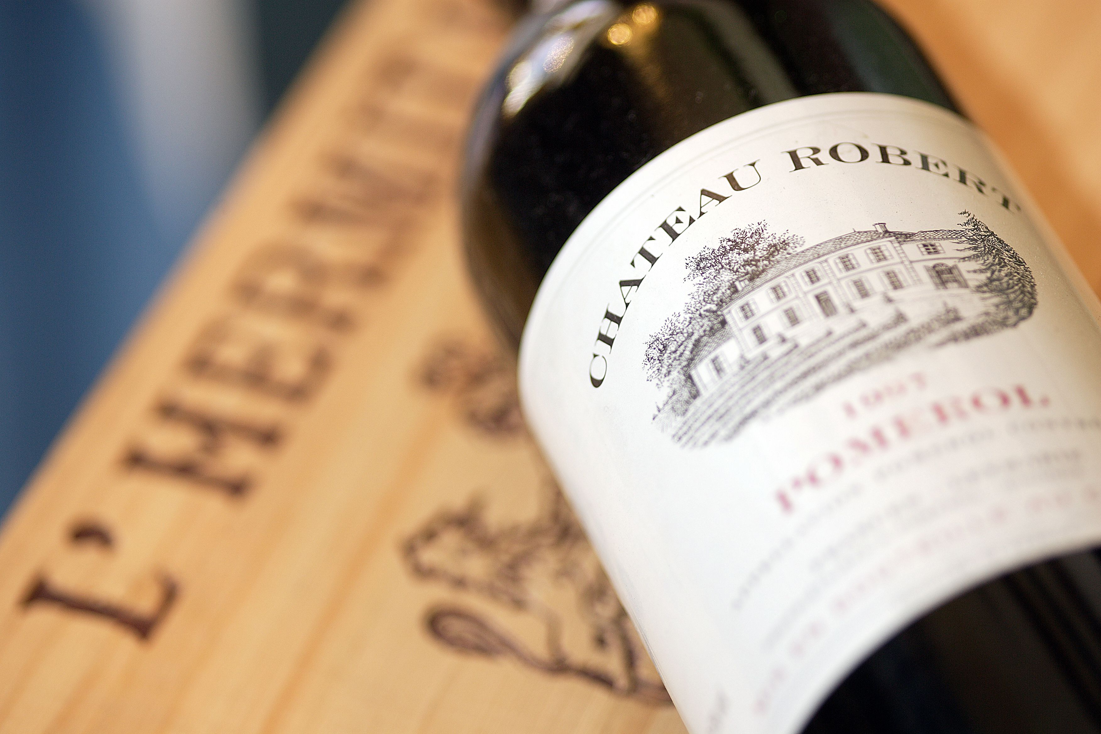 A wine bottle with a label that reads "CHATEAU ROBER" and "POSTE ROSE."