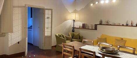 Căn hộ, 3 phòng ngủ, không hút thuốc, 2 phòng tắm | Khu phòng khách | TV màn hình phẳng