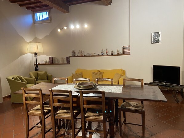 Apartment, 3 Bedrooms, Non Smoking, 2 Bathrooms | Living area | Flat-screen TV