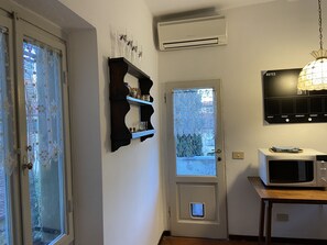 Apartment, 3 Bedrooms, Non Smoking, 2 Bathrooms | Private kitchen | Fridge, microwave, dishwasher, toaster