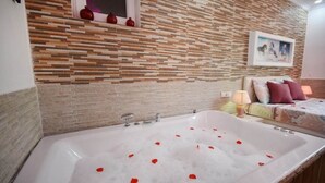 Villa, 1 Bedroom | Jetted bathtub