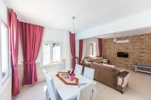 Villa, 1 Bedroom | In-room dining - Villa Nevin (Kas)