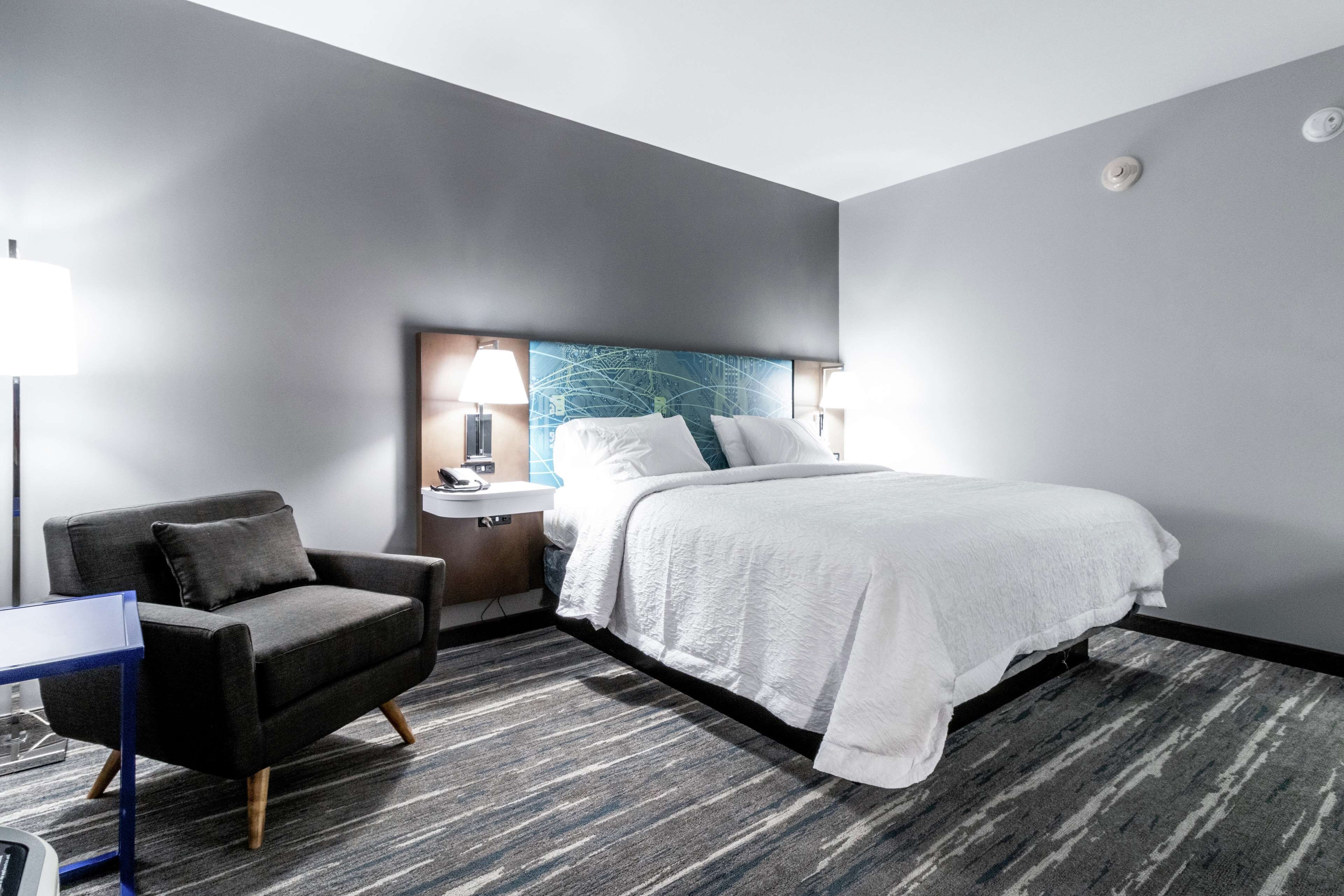 in-room safe, desk, laptop workspace, blackout curtains