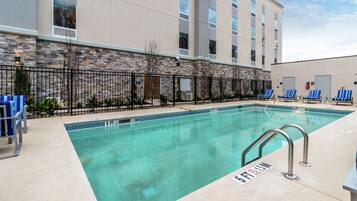 Piscina externa sazonal