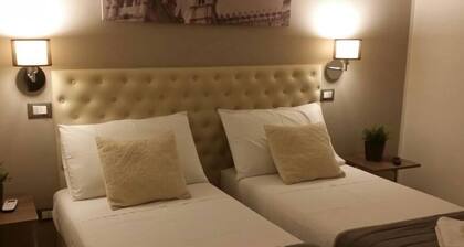 Apartamento en el centro histórico con tres dormitorios y baños en suite.