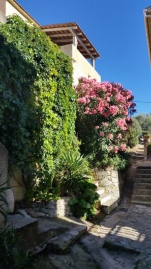Property grounds - Cottage in the village of Lama - WIFI (Lama)