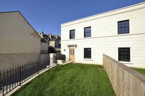 Exterior - Fantastic 3-bed house in Bath with free parking (BATH)