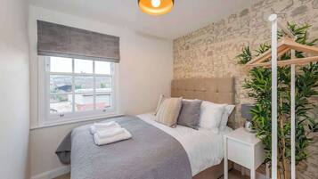 3 slaapkamers, een strijkplank/strijkijzer, reisbedje, wifi