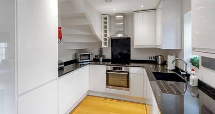 Fantastic 3-bed house in Bath with free parking