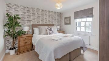 3 slaapkamers, een strijkplank/strijkijzer, reisbedje, wifi