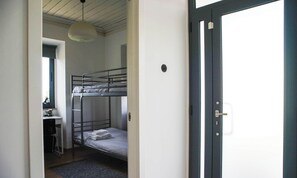 5 室のベッドルーム、防音設備、アイロン / アイロン台、WiFi (無料)