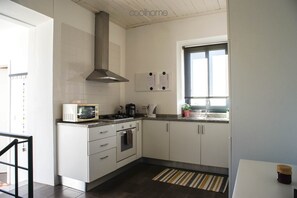Fridge, microwave, oven, stovetop - 12 Casa d'Avó (Albergaria-a-Velha)