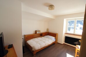 Suite, 1 Double Bed, Non Smoking, Mountain View | Hypo-allergenic bedding, down duvets, iron/ironing board