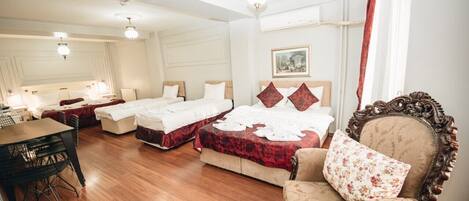 (C) Family Suite | Minibar, in-room safe, blackout drapes, soundproofing
