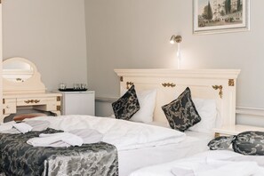 (A) Triple Room (3rd Floor) | Minibar, in-room safe, blackout drapes, soundproofing - Safran Suites  (Istanbul)
