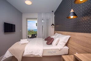 5 bedrooms, iron/ironing board, free WiFi, bed sheets