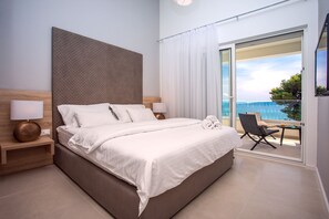 5 bedrooms, iron/ironing board, free WiFi, bed sheets - VILLA PETRA heated pool, sauna, 5 en-suite bedrooms, 30m from sea (Kaštel Štafilic)