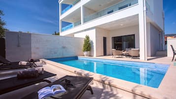 Udendørs pool, opvarmet pool