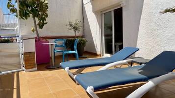 Comfort tweepersoonskamer, terras | 1 slaapkamer, luxe beddengoed, Select Comfort-bedden, een minibar