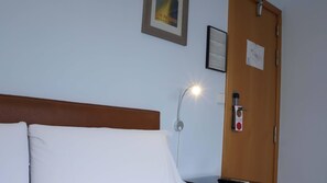 Ropa de cama de alta calidad, colchones Select Comfort y minibar 